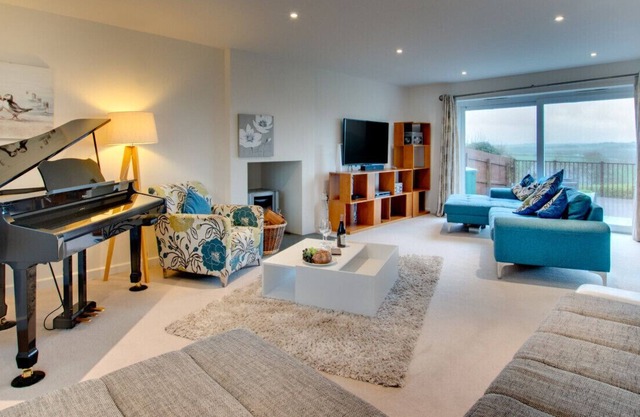 Oceans 11 - Five Bedroom House, Sleeps 8