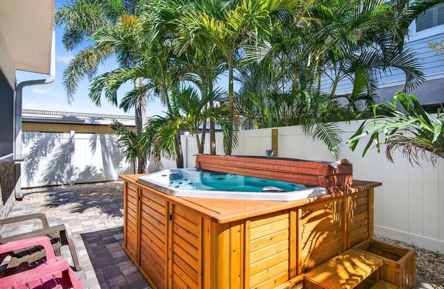 Oceanside Beach Cottage | Steps to the sand