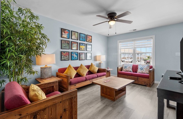 Oceanside Condo in Atlantic Beach, NC-Anchors Away Unit 3