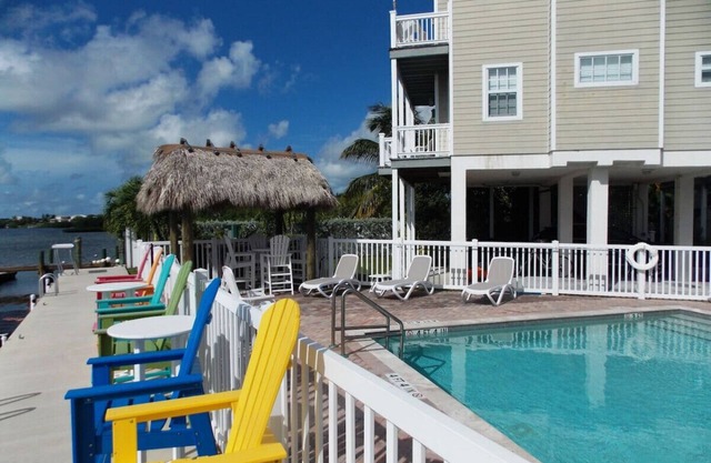 Oceanside home, dock,kayaks,bikes,pool,fishing,109