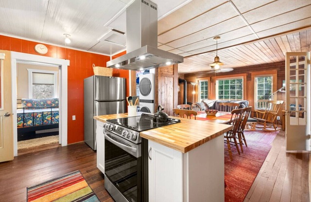Oceanside w/Views, Dog-Friendly, Gas Stove