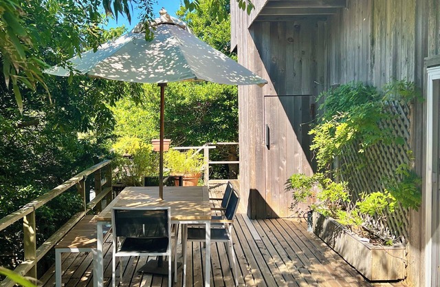 Oceanside Writer’s Retreat, Steps from the Beach