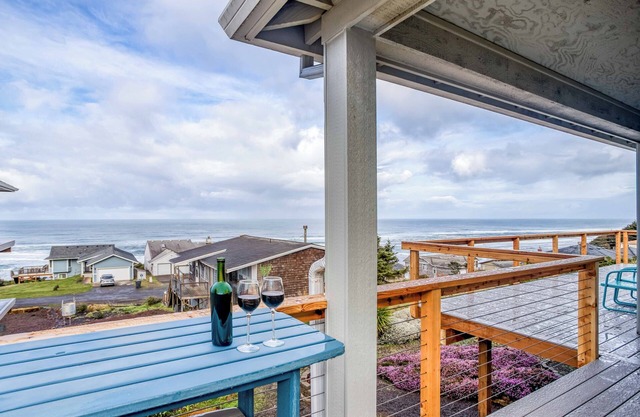 Oceanview Custom Home, Gourmet Kitchen, Hot Tub, Media Room, Kid's Loft