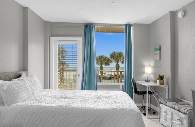 Oceanview Home Away from Home! Fully Equipped STUDIO Oceanfront Suite