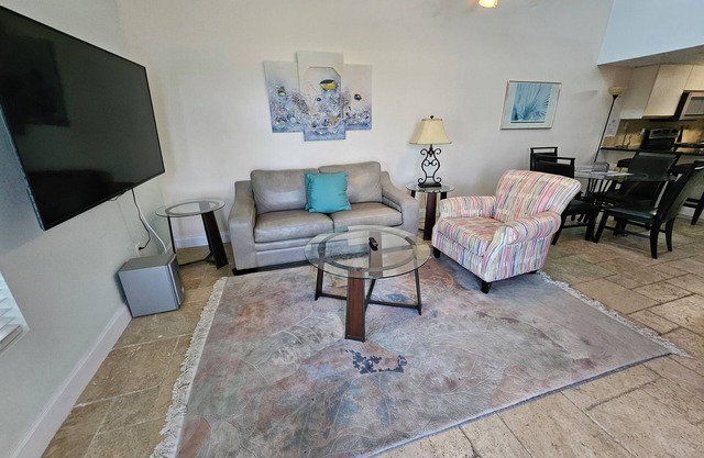 Oceanview Multi-Level Penthouse - Pool, Hot Tub, Beach Access, Sleeps 6