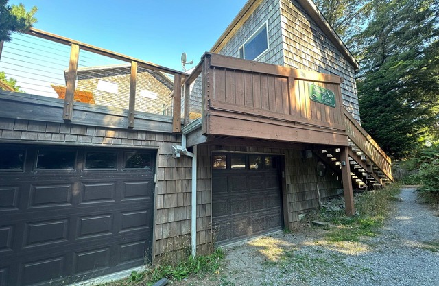 Oceanview Retreat – Walk to Beach, Dog-Friendly