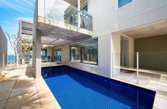 “Oceanview & Seabreeze” - with Pool