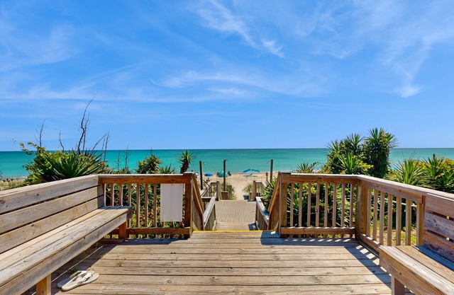 Oceanview, second-floor condo with 4 pools & 2 hot tubs - steps to the beach