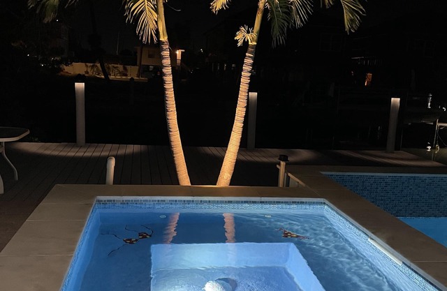 October still has openings! Walk to everything! Large private pool! Tiki Bar!