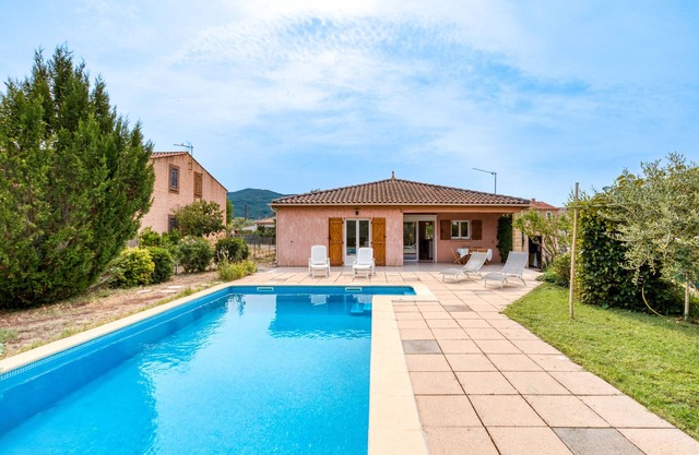 Octon, villa plain-pied, piscine, a deux pas du sa