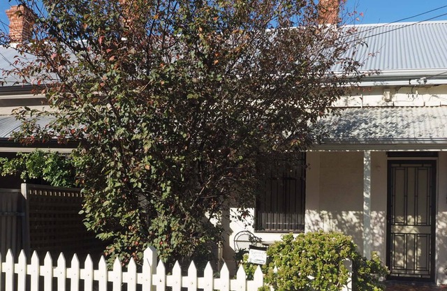 Odeon Cottage - Harriett's Cottage Accommodation