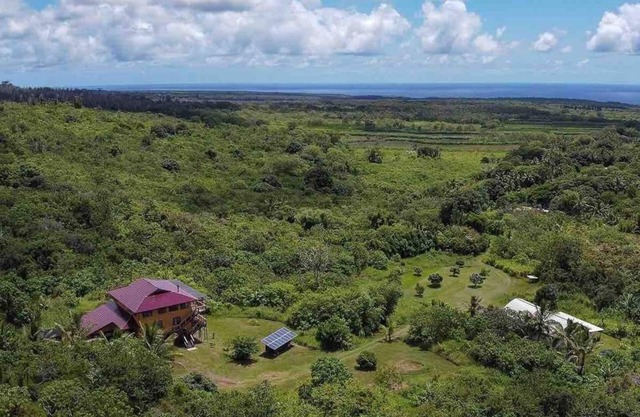 Off Grid Getaway w Panoramic Ocean Views