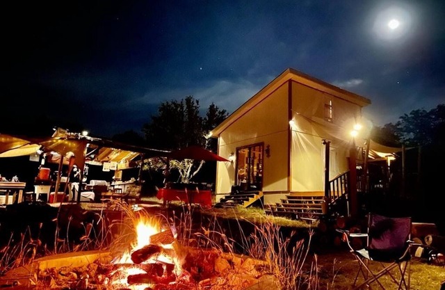 Off grid Glamping cabin. 45 min from north Austin 5 min to Lake Travis