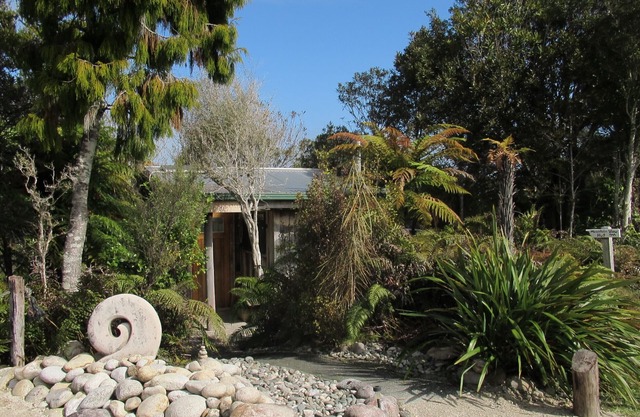 Off grid holiday, immersed in native flora and fauna