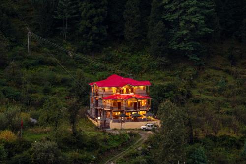 Offbeat Pulga by Pack, near Kasol