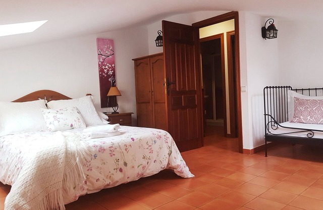 OFFER APARTMENT 2, CASA RURAL EL SAUCE, (4/6 PAX)
