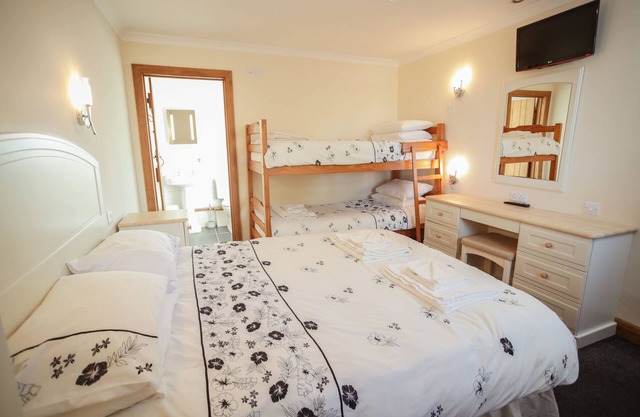 OGWEN - a cottage that sleeps 4 guests in 1 bedroom