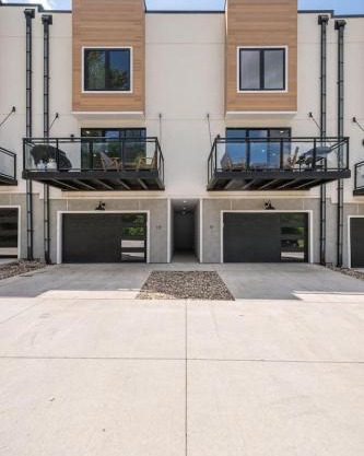 Okoboji Lakeside Retreat in Arnolds Park
