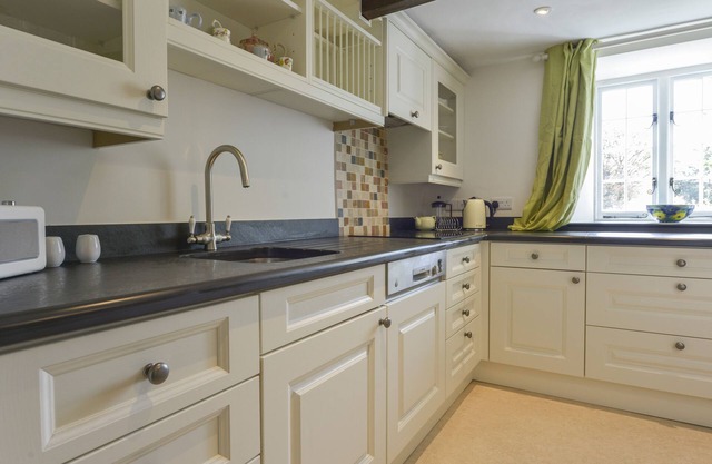OLD HAMMETTS, family friendly, character holiday cottage in Woolsery