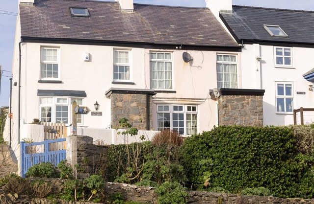 OLD POST OFFICE, pet friendly, character holiday cottage in Bull Bay