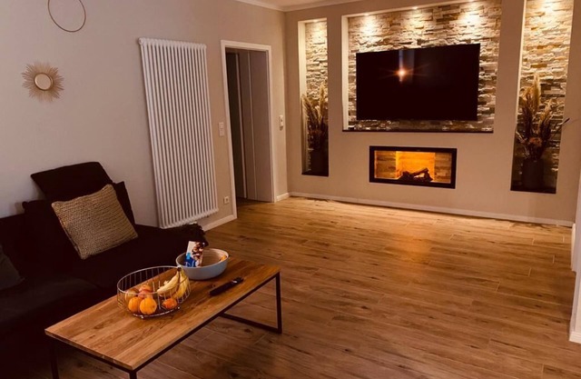 Old smithy, 8 persons, 2 bathrooms, 4 bedrooms, downtown, quiet, wifi