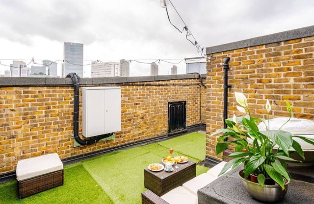 Old Street Rooftop Vibes up to 6 people