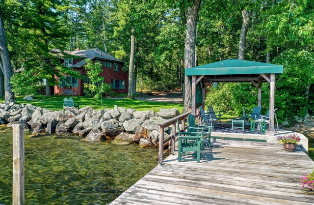 Old Time Family Lodge on Winnipesaukee With Gorgeous Sand Beach
