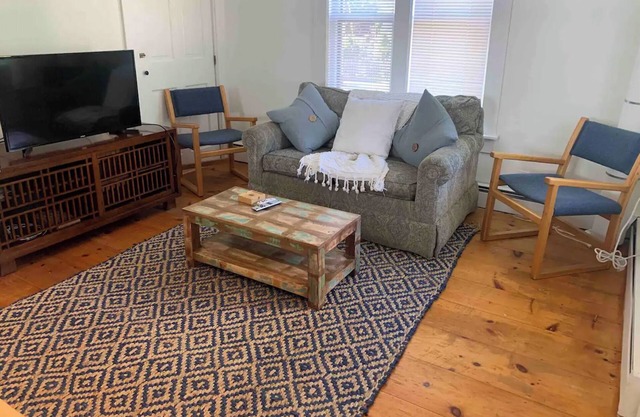 Old Town Convenient Nest: walk to town, water, park