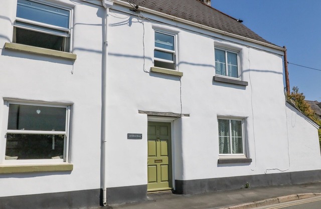 OLD TOWN HOUSE, family friendly, character holiday cottage in Dawlish