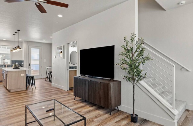 Old Town Luxe 3BR Retreat