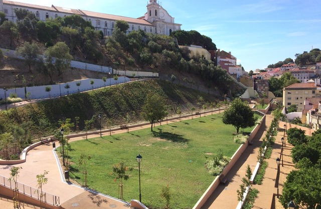 Old Town of Lisbon, stunning 180º view of Castelo, 3-room apartment with terrace