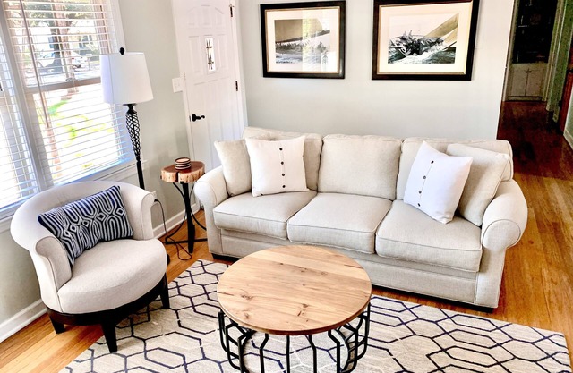 OLD VILLAGE CHARM Ride Bikes to Sullivan’s Island Beach and Charleston Harbor!