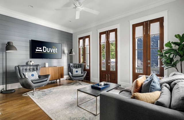 Old Village Home - Very Popular Locale: Big Spoon