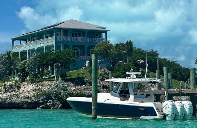 Ole Ike Bay-Luxury Villa Private Beach & Dock - 7 guests