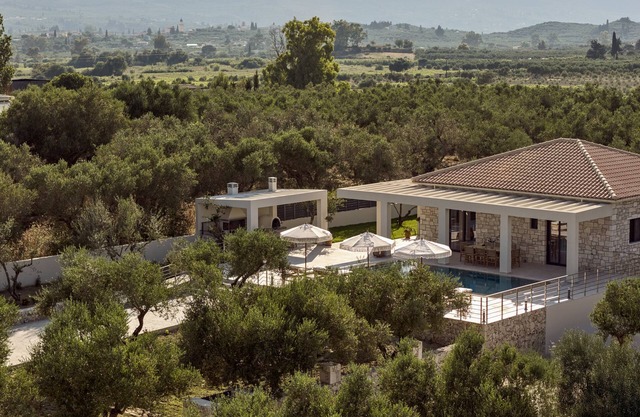 Olithera Villa, Private Pool & 1acre Green Land