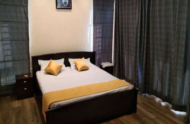 Olive Inn Luxurious 4-BHK Individual Villa w/Indoor Swimming Pool