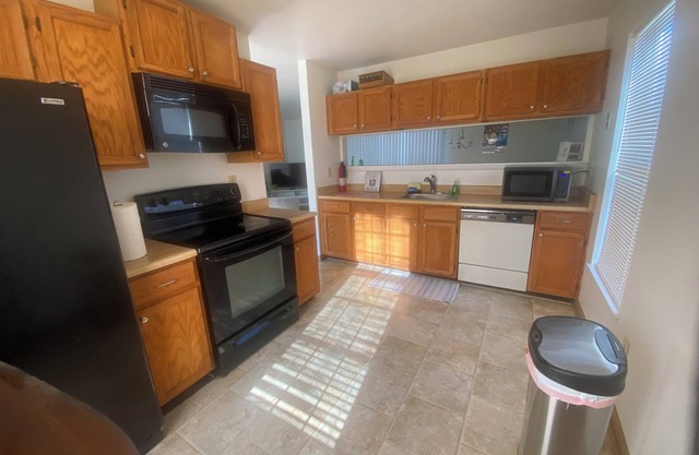 Olivia House - 3bd 1bth