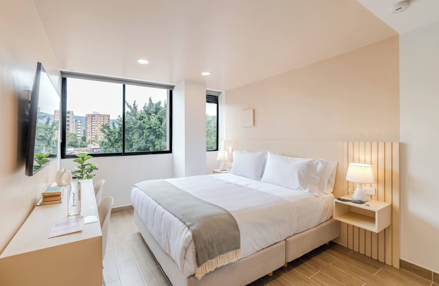 Oliving in Laureles by Wynwood House