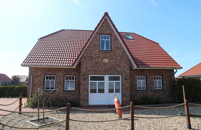 Olle Warft - 150sqm vacation home for 8 people + dog with sauna, fireplace and large