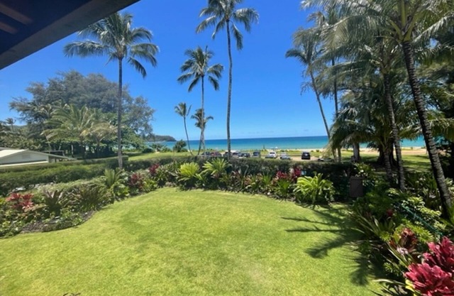 On Hanalei bay with panoramic ocean views. Steps to the beach and walk to town.