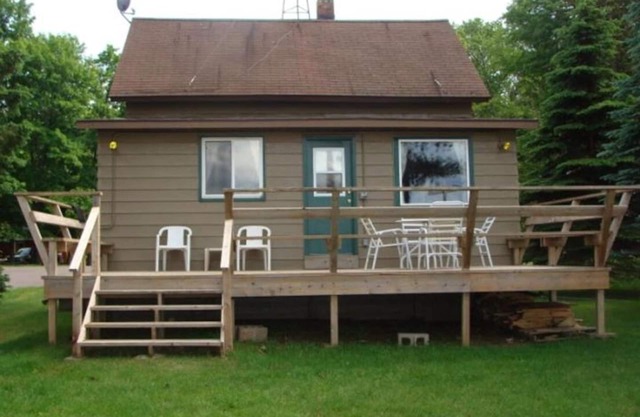 On North Twin Lake- Northern Exposure Rentals "Eagle's Nest"