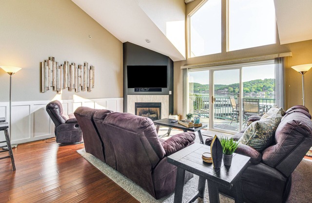 On-Site Lake of the Ozarks Access: Camdenton Condo