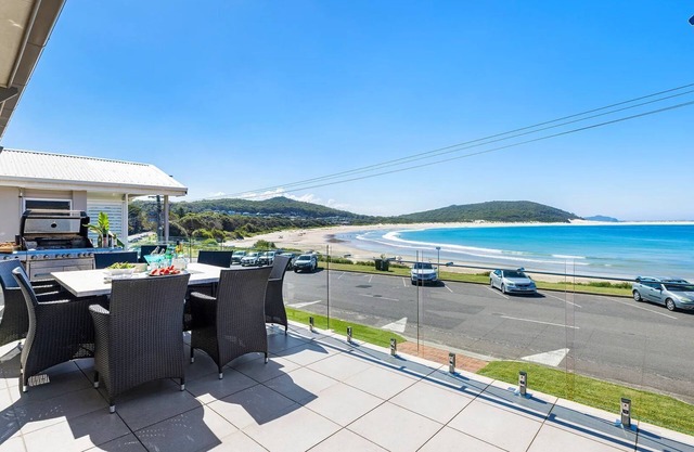 On the Beach - stunning ocean views with room to bring the boat, walking distance to town
