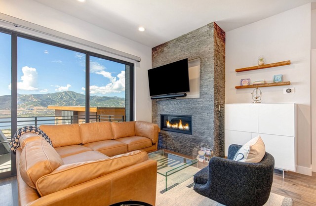 On Top of the Mountains | Brand-new townhouse in Hideout with hot tub