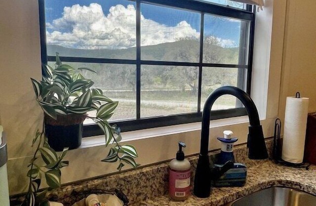 On Twisted Sisters Loop, New Tiny Cabin w/Deck & River Frontage, Pet Friendly!