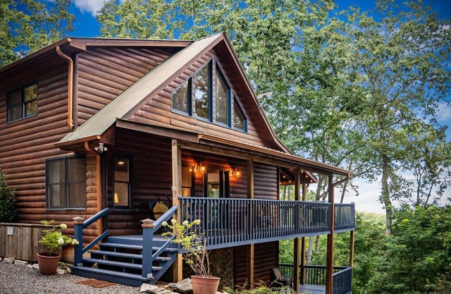 Once Upon an Oak Ledge - Pet Friendly | Hot Tub | Mtn View | Game Room