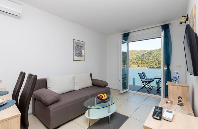 One bedroom apartment with terrace and sea view Grebaštica, Šibenik (A-17831-b)