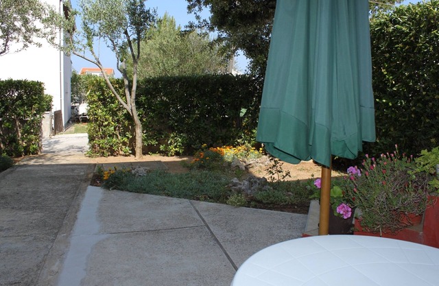 One bedroom apartment with terrace Povljana, Pag (A-6468-c)
