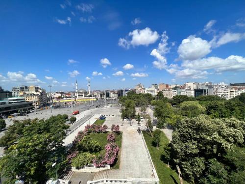 One Bedroom Apartment in Taksim Square Gorgeous City View