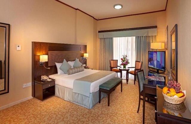 One Bedroom Apartment Near Gardens Metro By Luxury Bookings AB